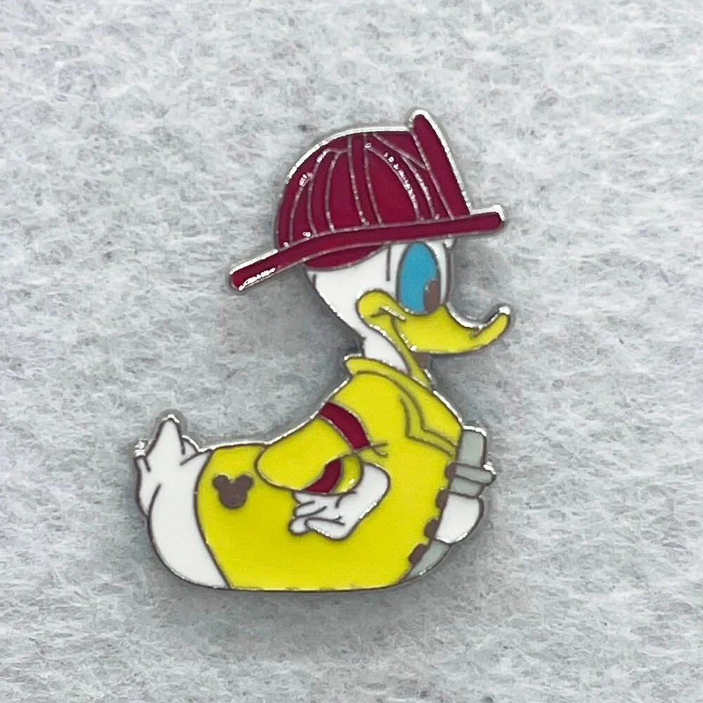 🔮 5/$25 Disney Donald Duck Firefighter Pin - Picture 1 of 3